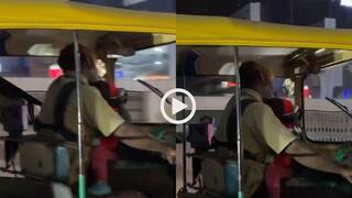 Video: मासूम बेटी को गले लगाकर ऑटो चलाता दिखा शख्स, भावुक हुए लोग, वीडियो वायरल