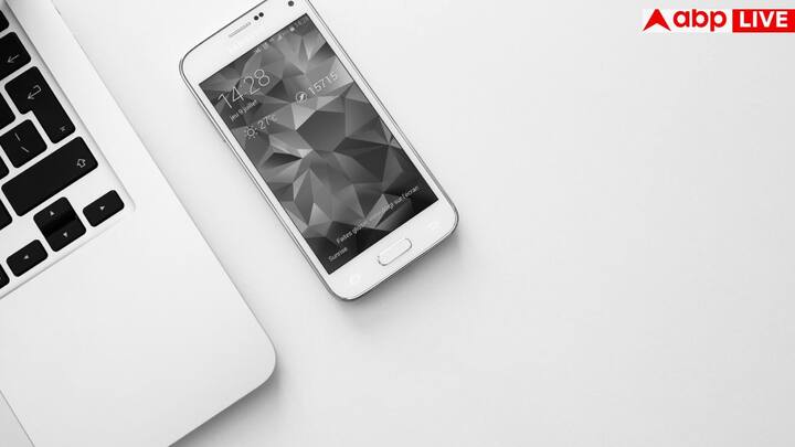 ఈ మానసిక సమస్యను నివారించడానికి అత్యంత ముఖ్యమైనది డిజిటల్ డిటాక్స్. అంటే మొబైల్ వినియోగాన్ని తగ్గించడం. సమయానుసారం సాంకేతికతకు దూరంగా ఉండడం చేయాలంటున్నారు.