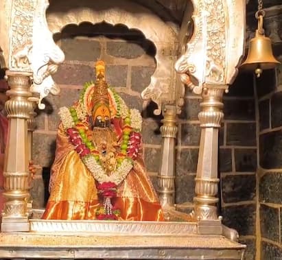 Osmanabad News : ग्रहण कालावधीत देवीच्या नित्योपचार धार्मिक पूजा विधीत बदल करण्यात आला आहे.