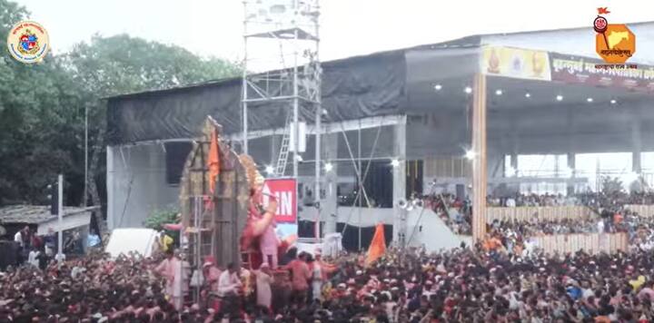 लालबागाचा राजाच्या दर्शनासाठी गिरगाव चौपाटीवर प्रचंड गर्दी