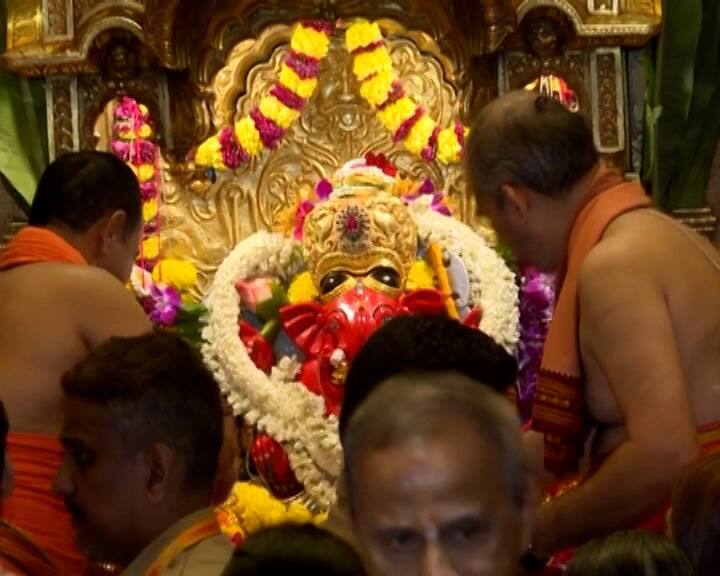 मात्र, गर्भग्रहात कोणत्याच प्रकारचा नैवेद्य दाखवता येणार नाही.