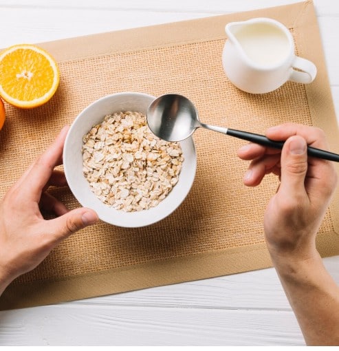 ਬਾਜ਼ਾਰ 'ਚ ਜ਼ਿਆਦਾਤਰ ਓਟਸ ਵਿੱਚ ਗਲੂਟਨ ਹੁੰਦਾ ਹੈ। ਜੇ ਤੁਹਾਨੂੰ ਗਲੂਟਨ ਐਲਰਜੀ ਹੈ ਜਾਂ ਸੇਲੀਏਕ ਬਿਮਾਰੀ ਹੈ, ਤਾਂ ਓਟਸ ਨਾ ਖਾਓ, ਕਿਉਂਕਿ ਇਹ ਪਾਚਨ ਪ੍ਰਣਾਲੀ ਵਿੱਚ ਸੋਜਸ਼ ਅਤੇ ਹੋਰ ਸਿਹਤ ਸਮੱਸਿਆਵਾਂ ਪੈਦਾ ਕਰ ਸਕਦਾ ਹੈ।