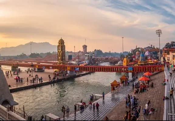 ऋषिकेश और हरिद्वार: उत्तराखंड के ये पवित्र शहर सितंबर में घूमने के लिए बेहतरीन विकल्प हैं. गंगा किनारे की खूबसूरती, योग-ध्यान का अनुभव और धार्मिक स्थलों की शांति यहां आने वाले हर यात्री को खास अनुभव कराती है.
