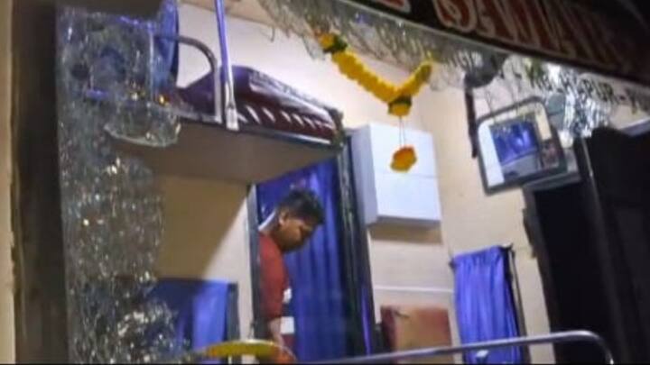 यावेळी मद्यपी टोळक्याने बसच्या चालकावरही चाकूहल्ला केला.