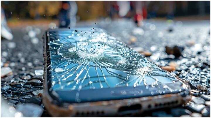 Anxiety Disorder with Mobile Addiction : మొబైల్ మన జీవితంలో భాగం. అది దూరమైతే ఆందోళన, ఇతర ఇబ్బందులు పడుతుంటే మీరు మానసిక ఆరోగ్యంతో ఇబ్బంది పడుతున్నట్లేనని జాగ్రత్తగా ఉండాలని అంటున్నారు నిపుణులు.