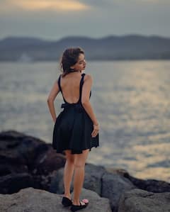 Anushka Sen Slays In Mini Dress, Internet Showers Love On Her Glam Look