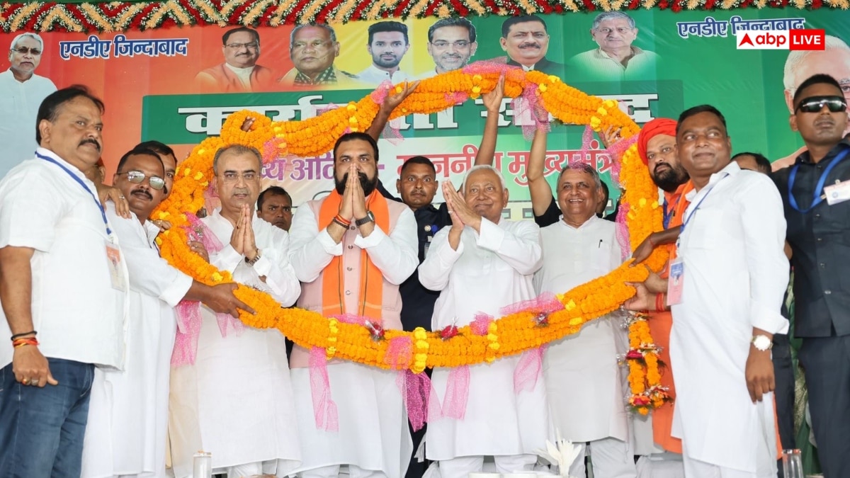 BJP को फिर आंख दिखा गए नीतीश कुमार, मंच पर ताकते ही रह गए सम्राट चौधरी!