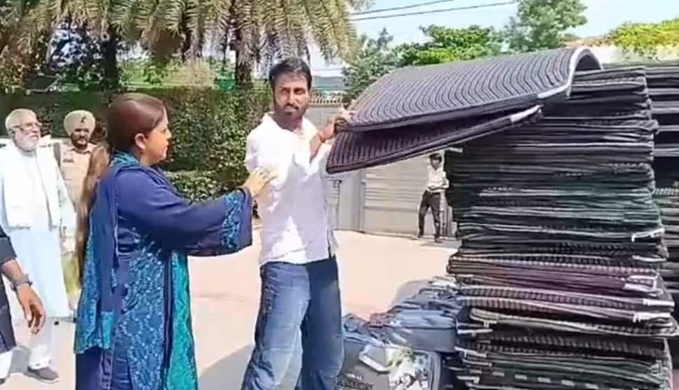 Punjab Floods: ਗਰਾਊਂਡ ਜ਼ੀਰੋ 'ਤੇ ਪਹੁੰਚ ਬਾਲੀਵੁੱਡ ਅਦਾਕਾਰ ਸੋਨੂ ਸੂਦ ਕਰ ਰਹੇ ਹੜ੍ਹ ਪੀੜਤਾਂ ਦੀ ਮਦਦ, ਸਭ ਨੂੰ ਇਕੱਠੇ ਹੋ ਕੇ ਪੰਜਾਬ ਦੇ ਲਈ ਸਹਾਇਤਾ ਕਰਨ ਦਾ ਦਿੱਤਾ ਹੋਕਾ