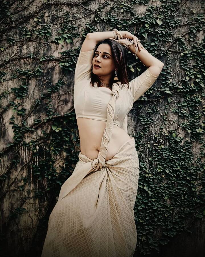 If you look at Kanika's personal life, then in 2012, the actress took seven rounds with businessman Ankir Ghai.