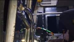 Kolhapur News : कोल्हापुरात मद्यपी टोळक्याकडून खासगी बसवर दगडफेक आणि चालकावर चाकूहल्ला