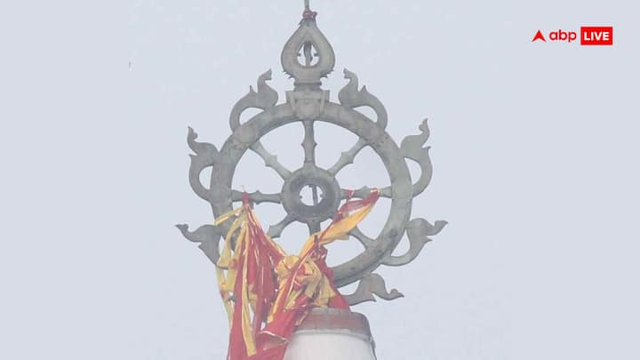 जगन्नाथ मंदिर के शीर्ष पर स्थित सुदर्शन चक्र प्रत्येक दिशा से एक जैसा ही दिखाई देता है, मानों इसे सभी दिशाओं से एक जैसा दिखने के लिए ही बनाया गया हो.