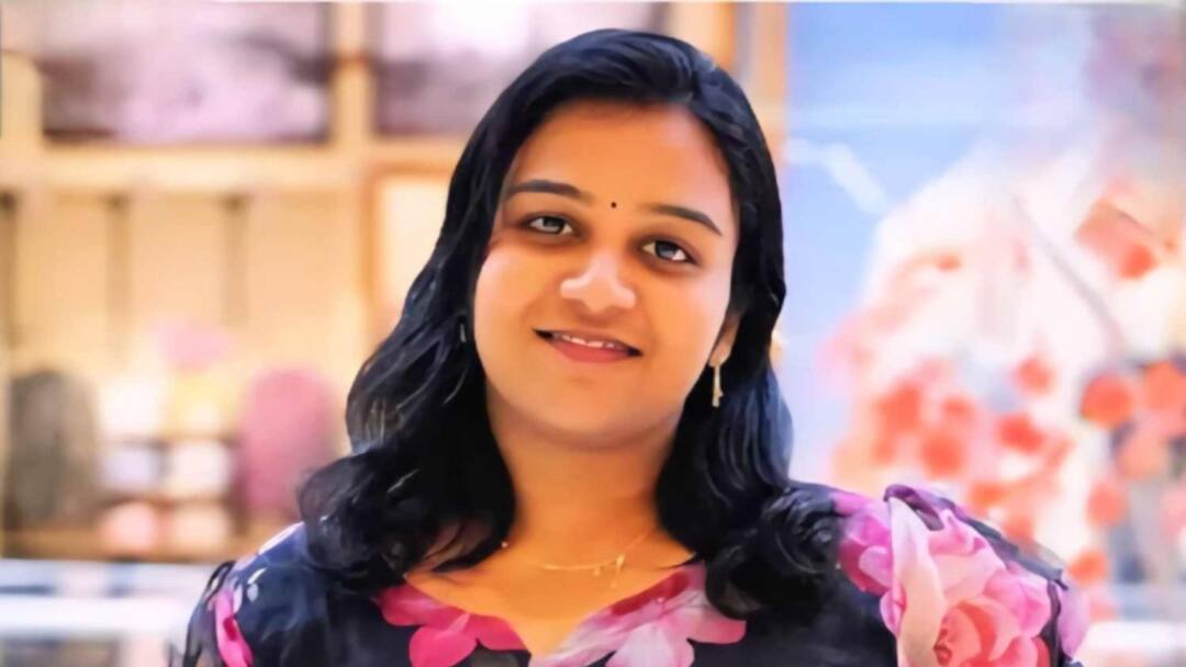 மாட்டிகிட்டியே பங்கு.. வழக்கறிஞர் வீட்டில் நகை திருடிய தவெக பெண் நிர்வாகி! TVK woman functionary arrested for stealing jewellery from advocate house மாட்டிகிட்டியே பங்கு.. வழக்கறிஞர் வீட்டில் நகை திருடிய தவெக பெண் நிர்வாகி!