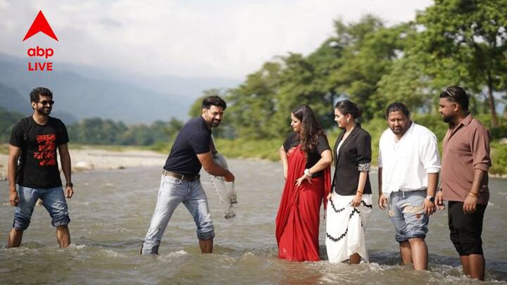 Raghu Dakat: সোশ্যাল মিডিয়ায় দেব এই সমস্ত ছবি শেয়ার করে লিখেছেন, 'খোকা এল মাছ ধরতে ঘিস নদীর তীরে'। অনুরাগীরাও দেবের এই ছবি দেখে অবাক, আনন্দিত ও।