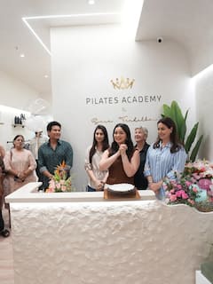 सारा तेंदुलकर या सानिया चंडोक, कौन है ज्यादा खूबसूरत? देखें दोनों की दिलकश तस्वीरें