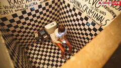 Smartphone in Toilet: आप भी टॉयलेट में इस्तेमाल करते हैं स्मार्टफोन, जानें खुद को कितना दर्द दे रहे आप?