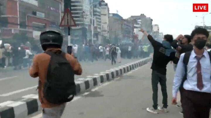 In protest against the ban, the youth tried to enter the Parliament House complex in New Baneshwar. He damaged the barricades and tried to arson. The police used tear gas to control the protesters. Also, some protesters are also reported injured.