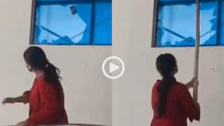 Video: डंडा उठा तोड़ दिए क्लासरूम के शीशे, लड़की ने एग्जाम हॉल के बाहर काटा बवाल, वीडियो वायरल