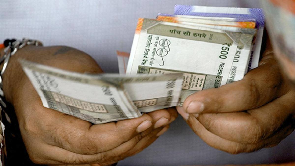 கந்து வட்டி கொடுமையால் தற்கொலை! தாய் தீக்குளிக்க முயற்சி, காவல்துறை மெத்தனம்?  தேனியில் பரபரப்பு