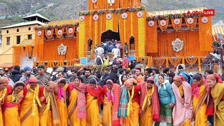 बद्रीनाथ मंदिर समुद्रतल से करीब 3 हजार मीटर से ज्यादा की ऊंचाई पर स्थित है. मंदिर की वास्तुकला नागर शैली पर आधारित है.गर्भगृह के अंदर भगवान विष्णु की शालिग्राम शिला से बनी काली पत्थर की मूर्ति विराजमान है, जिसे बद्रीनाथ कहा जाता है. मूर्ति पद्मासन में है और चार भुजाओं वाले विष्णु के रूप को दर्शाती है.