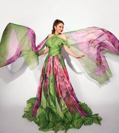 उर्मिला मातोंडकर की 10 खूबसूरत तस्वीरें: मासूमियत में आज की 25 साल की एक्ट्रेसेस को भी कर रही हैं फेल