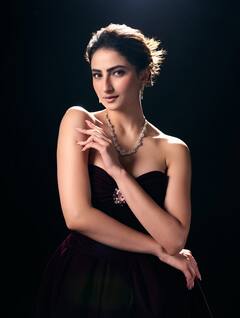 ऑफ शोल्डर गाउन में पलक तिवारी ने गिराई हुस्न की बिजलियां, एक-एक तस्वीर पर अटक जाएंगी नजरें