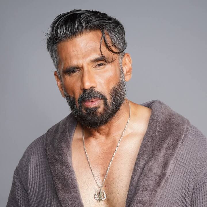 सुनील शेट्टी ने 1992 में फिल्म बलवान से शुरुआत की और एक्शन हीरो के रूप में पहचान बनाई, साथ ही बिजनेस में भी उन्होंने अपनी अलग जगह बनाई और सफलता हासिल की है.