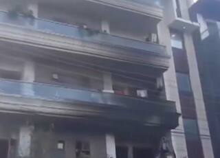 ਦੁਖਦਾਈ ਖ਼ਬਰ ! ਘਰ 'ਚ ਫਟਿਆ AC, ਪਤੀ-ਪਤਨੀ ਤੇ ਧੀ ਦੀ ਹੋਈ ਦਰਦਨਾਕ ਮੌਤ, ਪੁੱਤ ਨੇ ਦੂਜੀ ਮੰਜਿਲ ਤੋਂ ਛਾਲ ਮਾਰ ਕੇ ਬਚਾਈ ਜਾਨ, ਦੇਖੋ ਵੀਡੀਓ