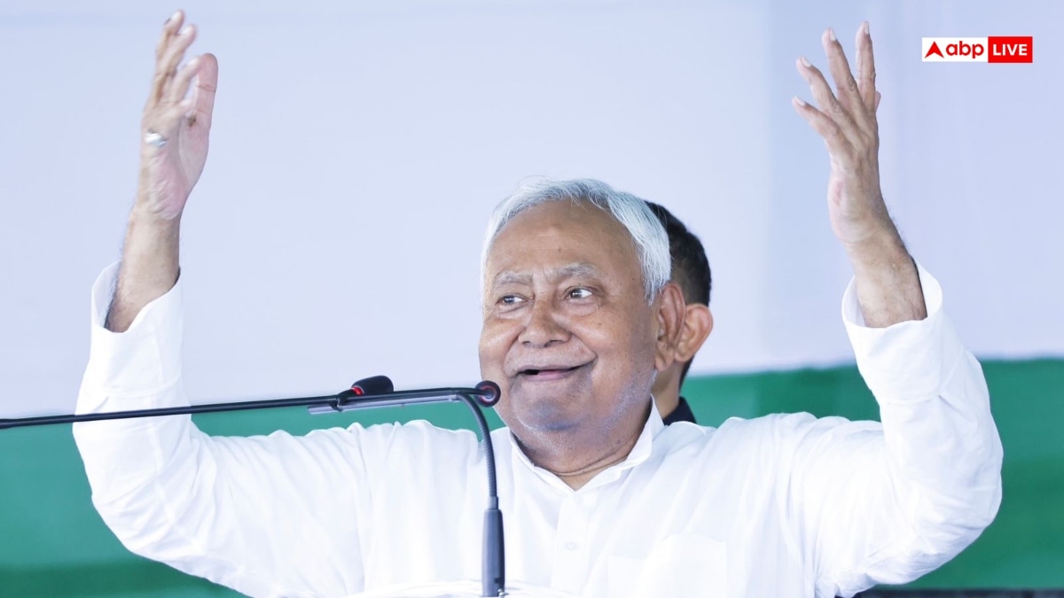BJP को फिर आंख दिखा गए नीतीश कुमार, मंच पर ताकते ही रह गए सम्राट चौधरी!