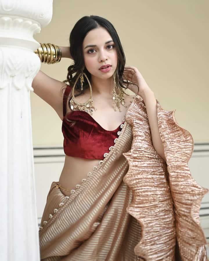 Pictures of Nitanshi are often viral on Instagram and social media. Fans follow their dressing style and consider him a fashion icon.