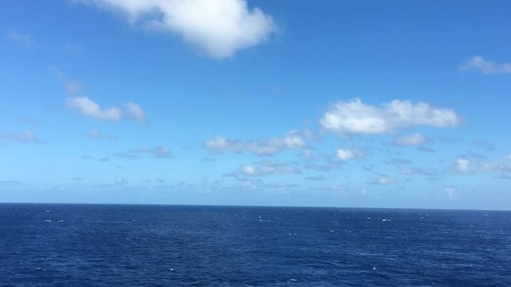 पॅसिफिक महासागर हा पृथ्वीवरील सर्वात मोठा आणि खोल महासागर आहे. याचे क्षेत्रफळ १६० मिलियन चौक किलोमीटर असून, तो पृथ्वीच्या ३०% पृष्ठभागावर पसरलेला आहे.