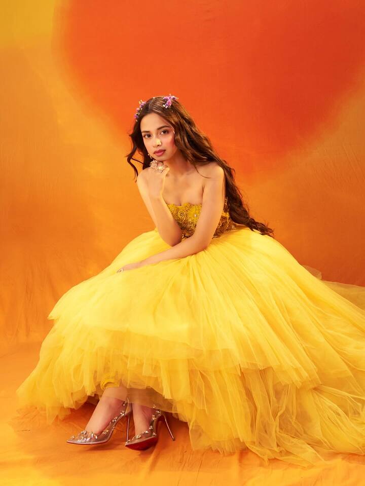 Nitanshi Goyal is making her own identity in Bollywood with her hard work, talent and graceful personality. His journey has just started, but the fans are sure that in the coming time she will join the top actresses of the industry.