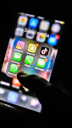 নেপালে নিষিদ্ধ সোশ্যাল মিডিয়া, আর কোন কোন দেশে রয়েছে এই নিষেধাজ্ঞা ?