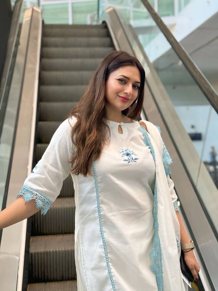Not only this, she has also been a part of reality shows like 'Khatron Ke Khiladi' and she has also spread her acting on OTT. According to the report of Bollywood Life, now Divyanka Tripathi has lived a luxurious life with a net worth of 40 crores.