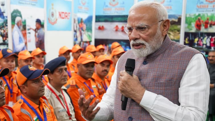 <div>Modi's Flood Aid A 'Cruel Joke': Punjab Congress Calls Rs 1,600 Cr Package 'A Drop In The Ocean'</div>