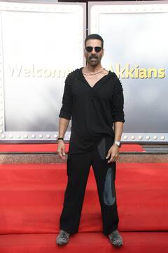 अक्षय कुमार के बर्थडे सेलिब्रेशन की तस्वीरें आई सामने, ऑल ब्लैक लुक में खूब जचे बॉलीवुड के खिलाड़ी