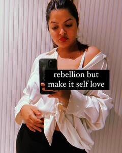 ऋतिक रोशन की भांजी हो गई है इतनी बड़ी, ग्लैमर में बॉलीवुड एक्ट्रेसेस को देती है मात, अमेरिका में करती है ये काम, देखें 10 तस्वीरें