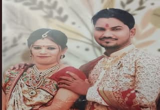 Ahmedabad :પાણી ભરેલા ખાડામાંથી પસાર થતાં પહેલા સાવધાન, AMCની બેદરકારીએ લીધો દંપતિનો જીવ