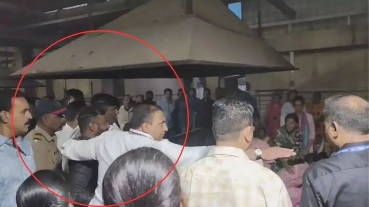 आयुषच्या पार्थिवावर काल (सोमवारी) वैकुंठ स्मशानभूमीत अंत्यसंस्कार पार पडले, यावेळी त्याचा पिता गणेश कोमकर पॅरोलवर येऊन उपस्थित होता. मुलाचा मृतदेह पाहून गणेशने टाहो फोडला आणि वातावरण शोकाकुल झालं.