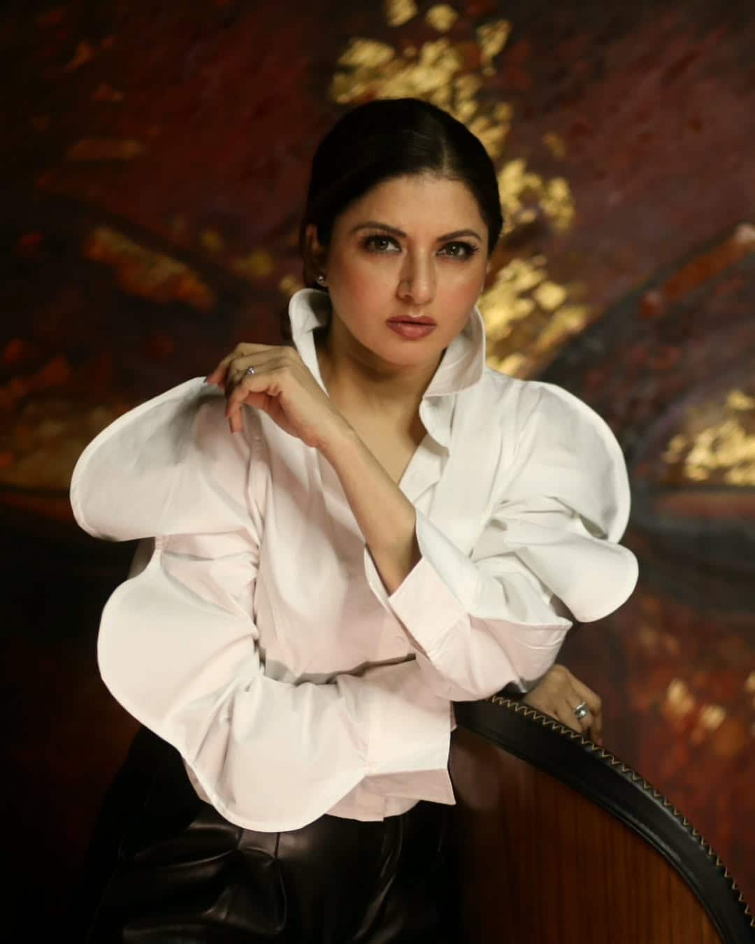 Bhagyashree has also appeared in TV serials, regional films and wellness shows. Through these programs, she conveys things related to health and natural lifestyle to the people. His fans like him not only for his beauty, but also for his simplicity, humility and positive thinking.