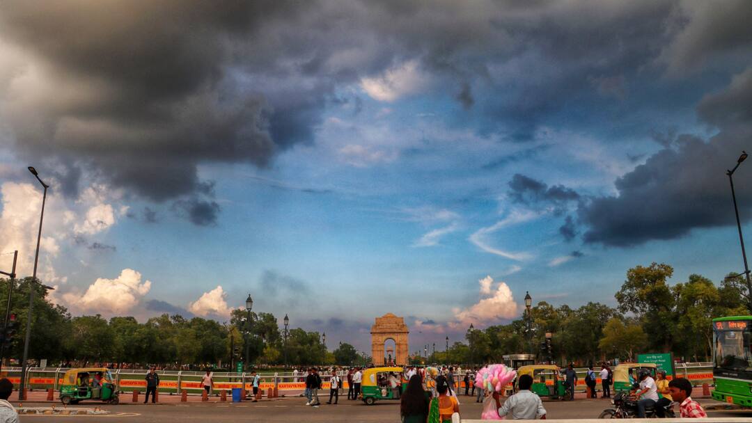 Delhi Weather Today Rainfall Prediction on 9 Sept Humidity and Temperature Rises  गर्मी और उमस ने किया परेशान, दिल्ली वाले कर रहे बारिश का इंतजार, कब होगी बरसात?
