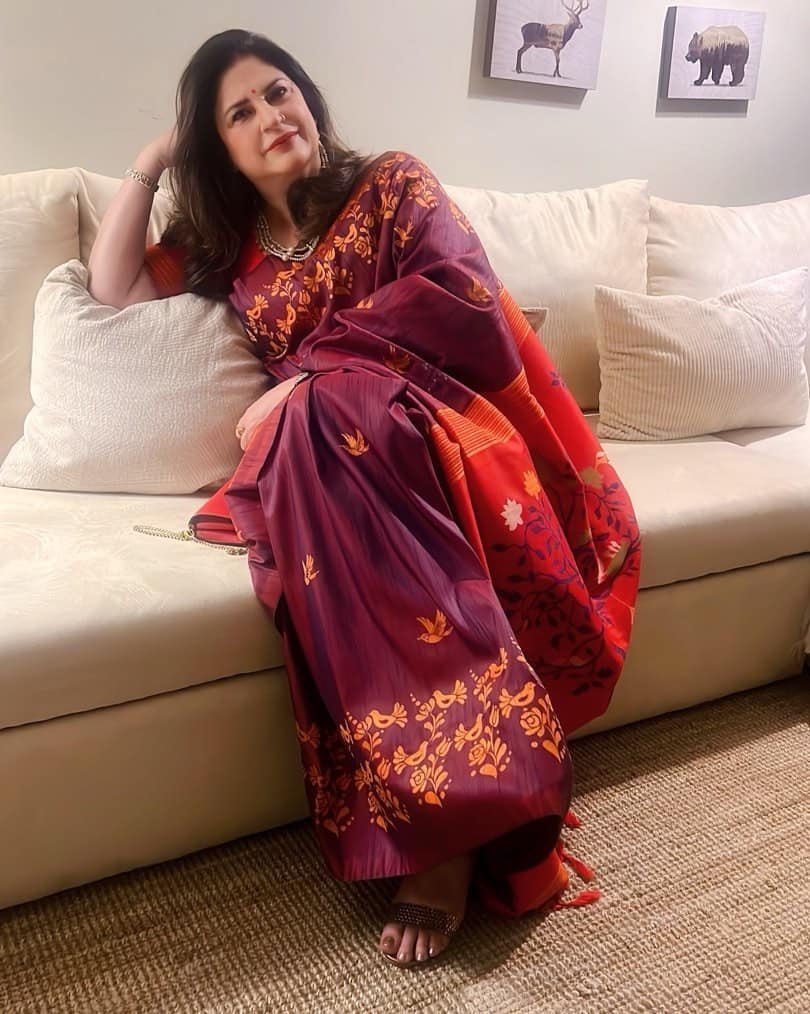 Kunika Sadanand, the veteran actress of Hindi cinema, is a part of 'Bigg Boss 19'. Who gives a tough competition to the young heroine in terms of beauty at the age of 62.