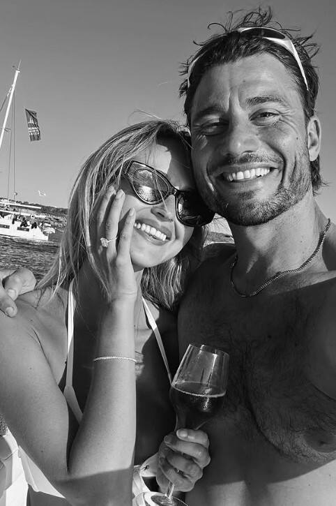 ਸਟਾਰ ਖਿਡਾਰੀ ਨੇ ਸਾਰਾ ਨੂੰ ਇਸ ਅੰਦਾਜ਼ 'ਚ ਕੀਤਾ ਪ੍ਰਪੋਜ਼, ਰੋਮਾਂਟਿਕ ਤਸਵੀਰਾਂ ਵਾਇਰਲ...