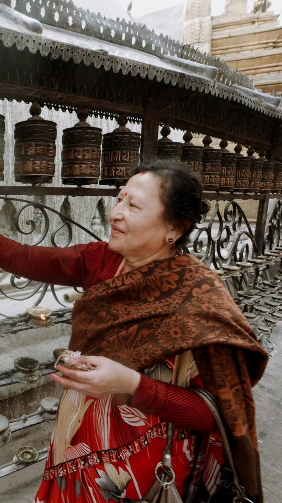 நேபாளத்தில் எந்த இனத்தவர்கள் அதிகம் வசிக்கிறார்கள்?