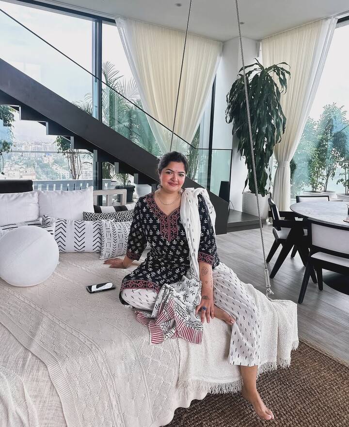 Hrithik Roshan's sister Sunaina married Ashish Soni. However, eight years after marriage, the couple divorced and separated in 2000.