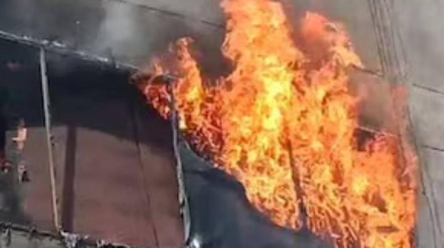 Blast in Pizza Hut: ਜ਼ੋਰਦਾਰ ਧਮਾਕੇ ਨਾਲ ਕੰਬਿਆ Ac-blast-in-delhi-pizza-hut-at least-5-injured-check details inside Blast in Pizza Hut: ਜ਼ੋਰਦਾਰ ਧਮਾਕੇ ਨਾਲ ਕੰਬਿਆ