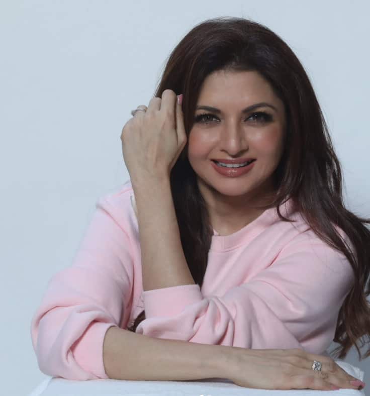 Even after more than three decades, their beauty, decency and youth remains intact even today. At the age of 56, she proves that the real beauty comes from discipline, fitness and positive thinking, not from age.