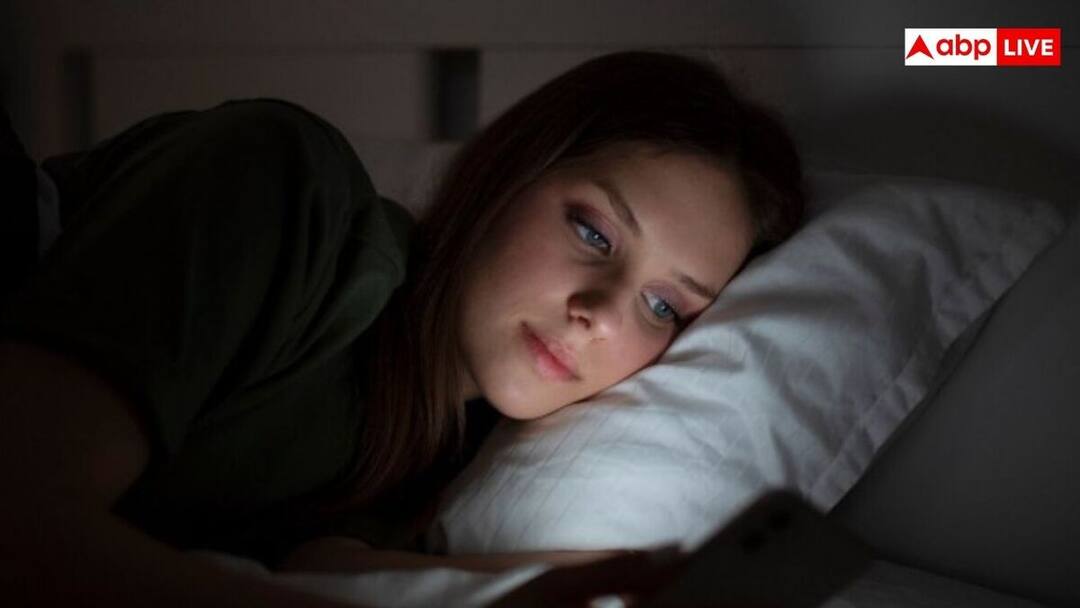 क्या आप भी रात को देर से सोते हैं, सेहत को हो सकता है भारी नुकसान sleep late at night harmful for your fitness क्या आप भी रात को देर से सोते हैं, सेहत को हो सकता है भारी नुकसान