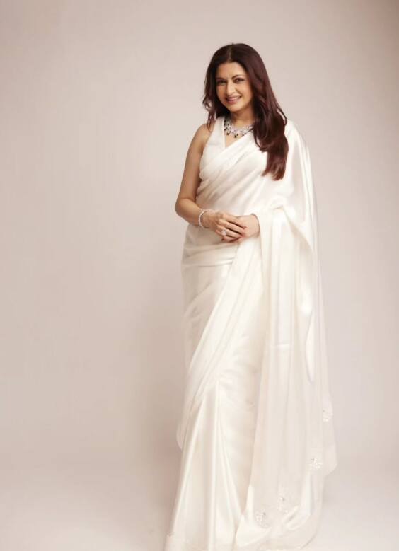 The biggest secret of the brightness of Bhagyashree is his disciplined life. He is a strong supporter of natural lifestyle, home remedies and balanced diets. While many celebrities depend on expensive products, Bhagyashree often shares traditional Indian skincare and domestic tips with her fans.