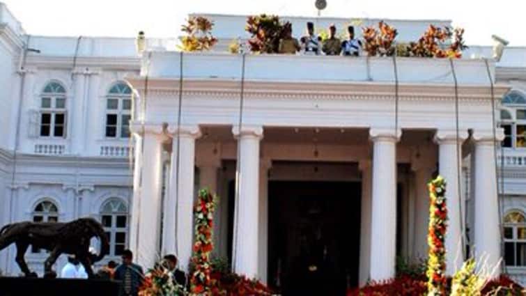 <div>Union Education Minister's Impersonator Tries To Mislead Karnataka Governor, Probe Launched</div>