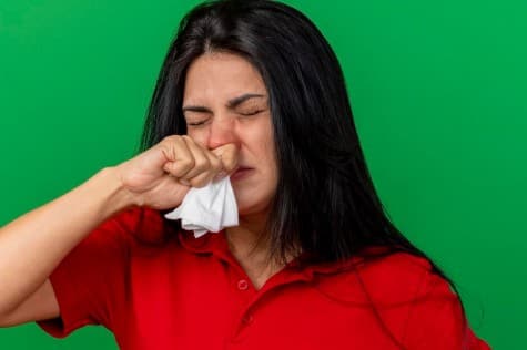 सांस लेने में तकलीफ: किडनी की समस्या से शरीर में अतिरिक्त फ्लूइड जमा हो जाता है, जो फेफड़ों तक पहुंच सकता है. इससे सांस फूलने या घुटन की समस्या हो सकती है। यह भी किडनी खराब होने का एक गंभीर संकेत है.